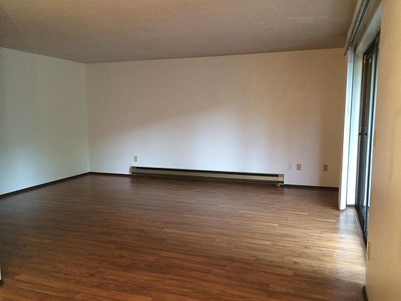 5th image of 1526 NE 143rd St APT 402