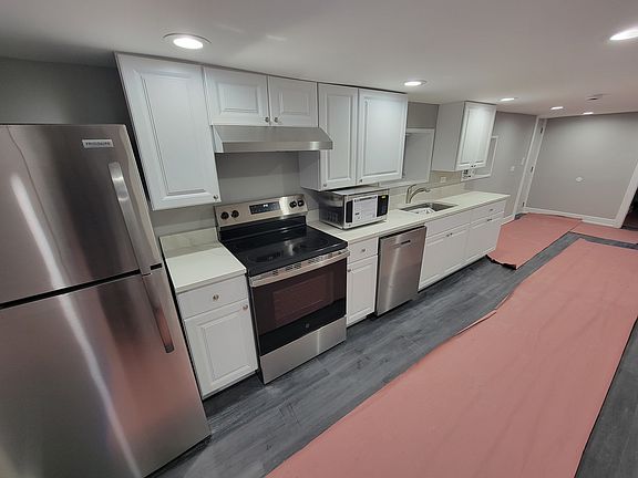 2nd image of 4023 N Kilbourn Ave #G