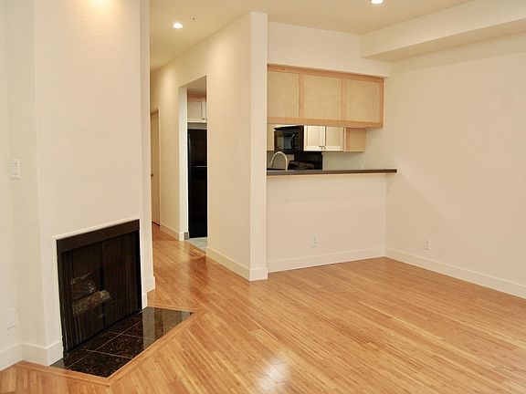 4th image of 1348 N Sierra Bonita Ave APT 201