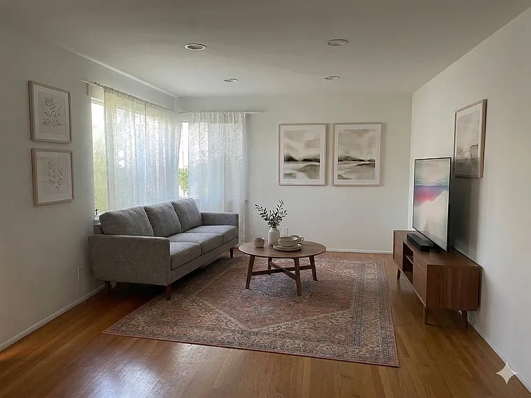 295 W California Blvd — Photo 3