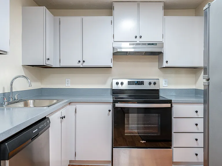 Pacific Village | Kitchen
