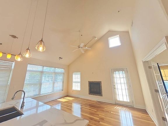 3rd image of 100 Erie St APT 401