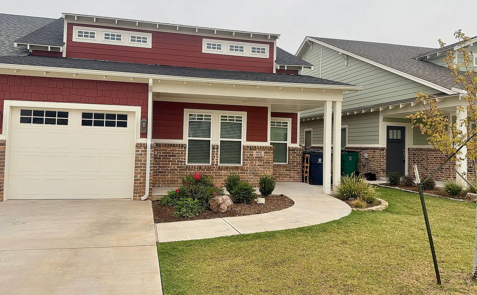 Spacious 2 Bed, 2 Bath in Beautiful Well-Maintained Neighborhood!! — Photo 1