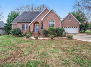 877 Huntington Hills Dr, Lincolnton, NC 28092