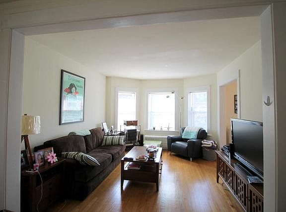 3rd image of 210 N Marion St #2