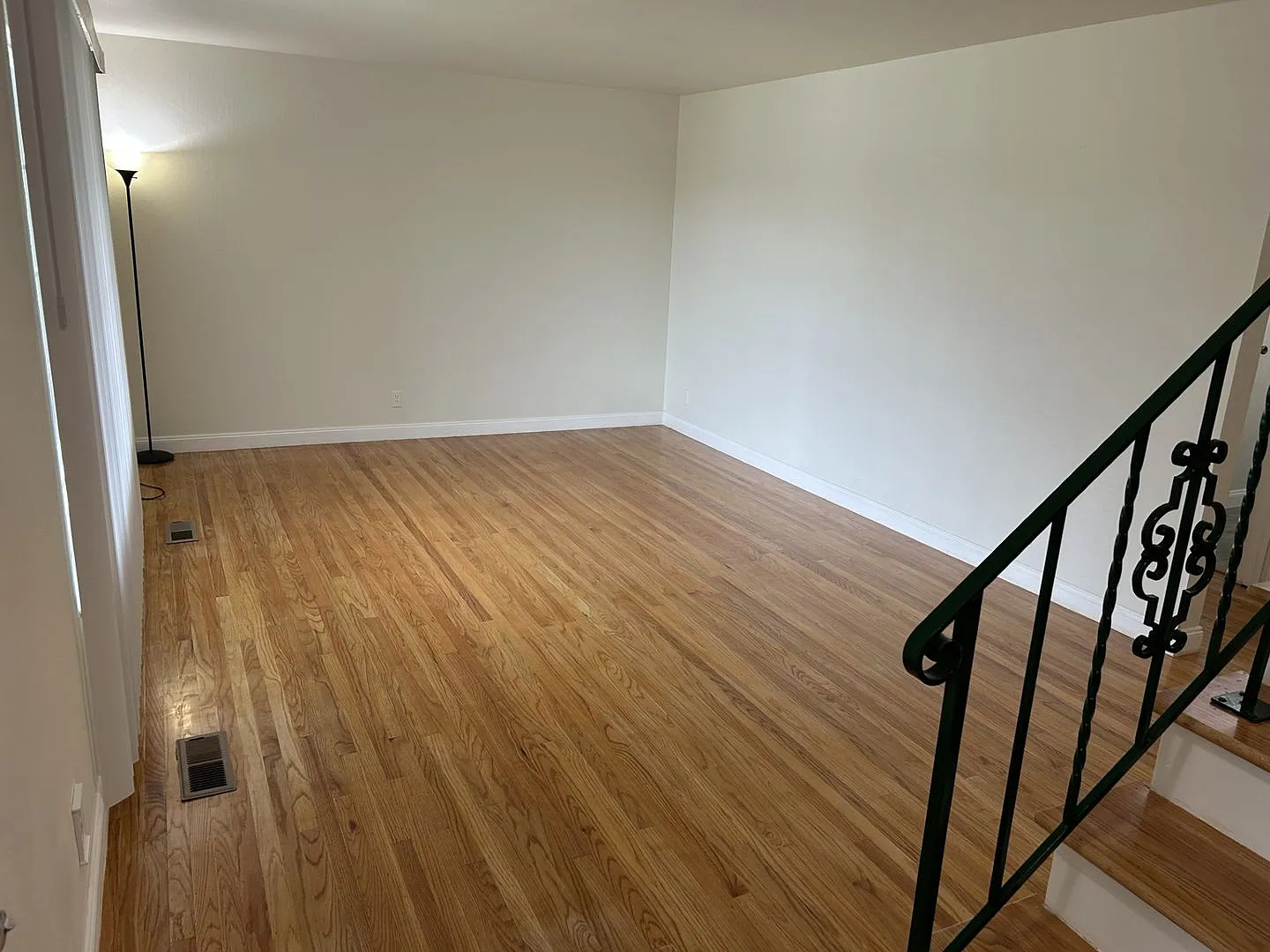 Beautiful 4 Bedroom, 3 Bath Home — Photo 4