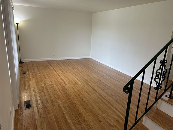 4th image of 2040 Barbour Dr