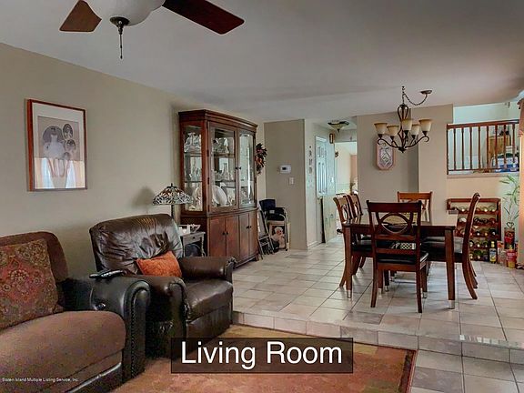 3rd image of 154 Spratt Ave