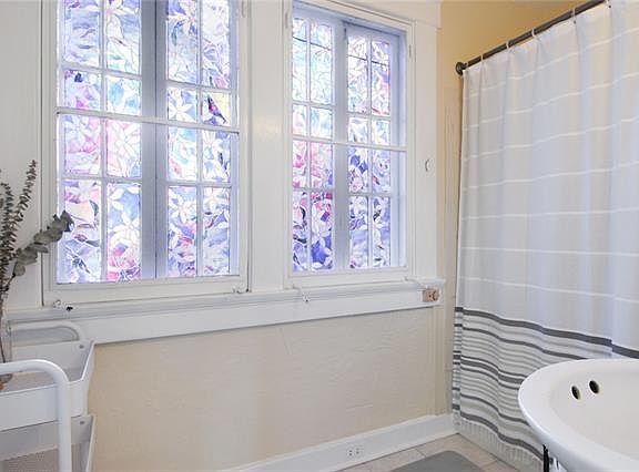 4th image of 4809 Carondelet St
