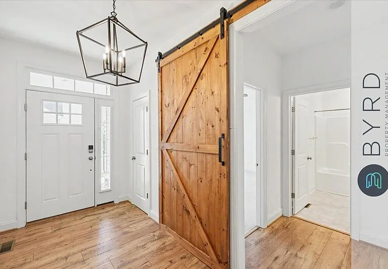 9001 Sharpe Ct — Photo 3