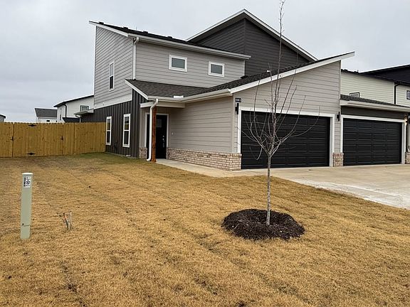 4th image of 1508 SW Poigai Way #2