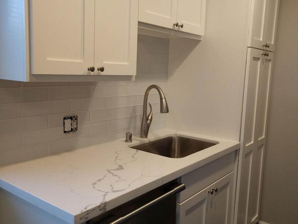 1st image of 263 Waverly St APT 1