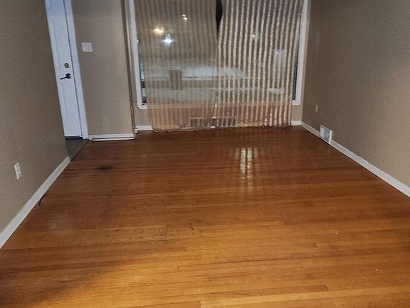 3rd image of 1049 Eastwood St