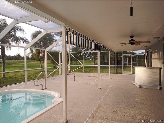 3rd image of 3096 SE Overbrook Dr