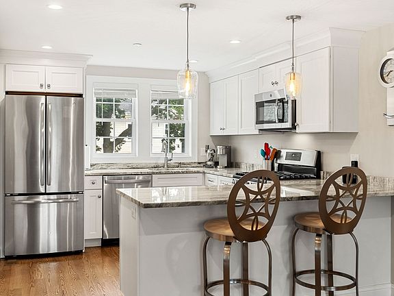 5th image of 34 Beckford St #D