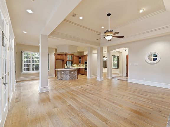 4th image of 6640 Gretchen Ln