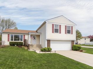2144 Primrose Ln, Schaumburg, IL 60194