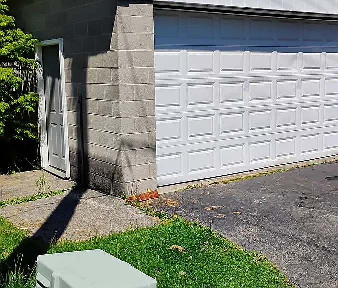 1018 Clinton Ave — Photo 3