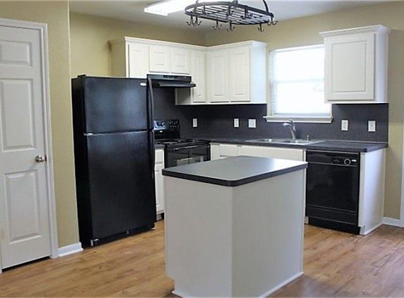 3rd image of 4802 San Antonio River Dr