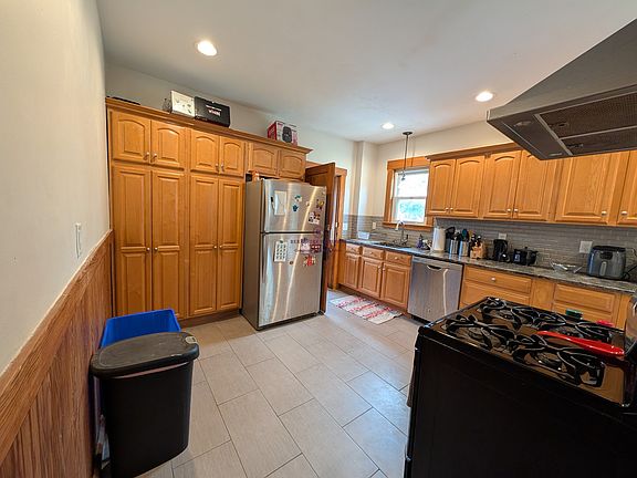 3rd image of 45 Emerald St