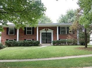 1009 Parkfield Ter, Ballwin, MO 63021