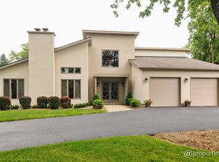 435 E Oakwood Dr, Barrington, IL 60010