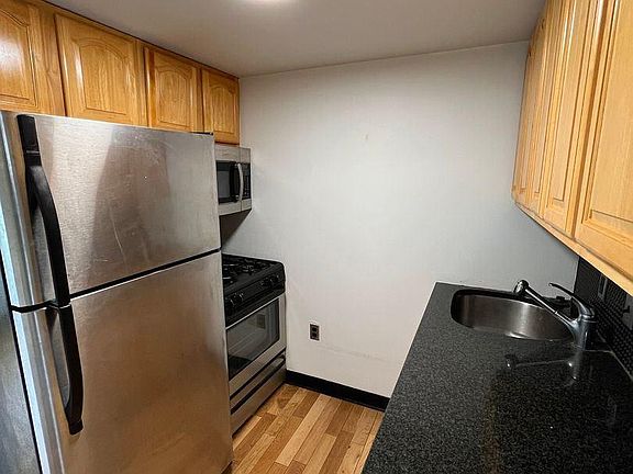 3rd image of 2126 Christian St #C