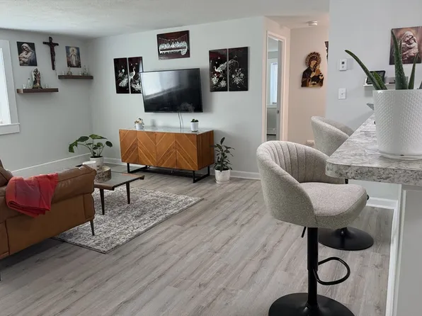 215 Winter St APT 1P, Weymouth, MA 02188