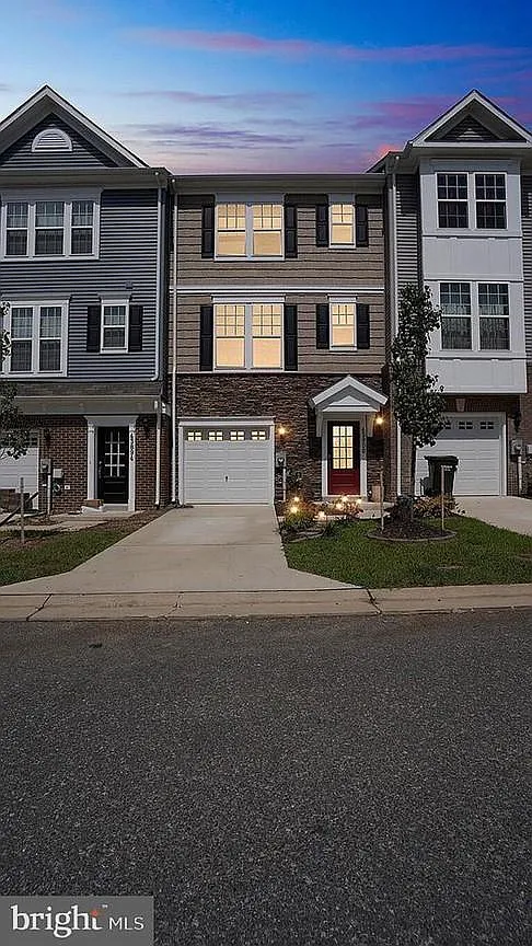 3 bed, 2200 sqft, $2,700 — Photo 1