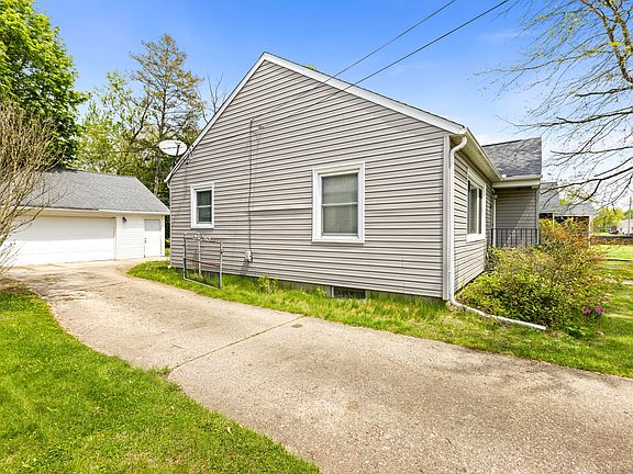 2nd image of 346 Wentworth Ave