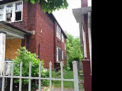 5828 Frontenac