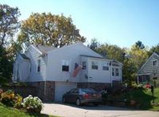 613 Hurstbourne Rd, Rochester, NY 14609