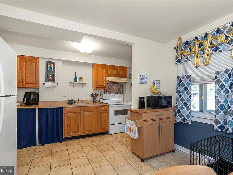 258 Birch Ave — Photo 16