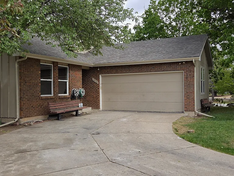 1979 Sandalwood Ln — Photo 3