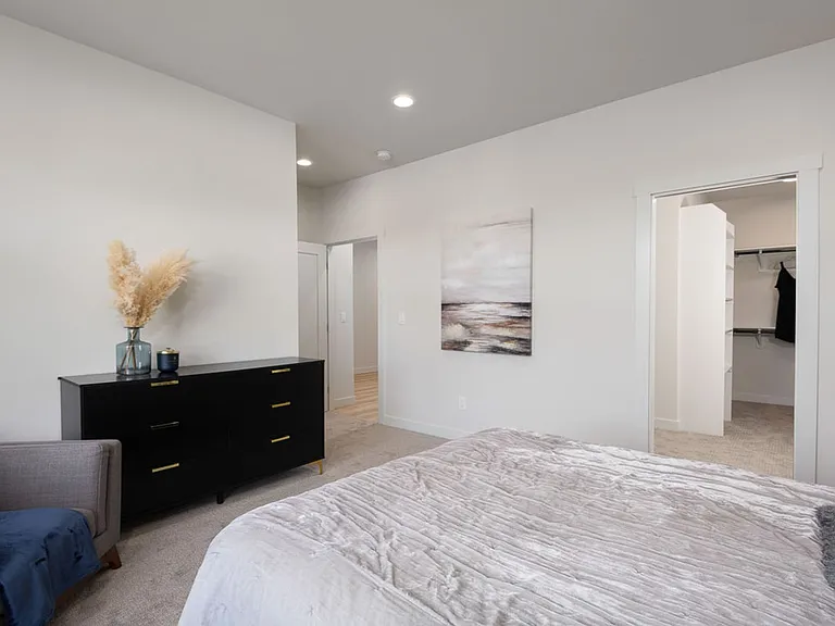Hidden Hills Condominiums — Photo 26