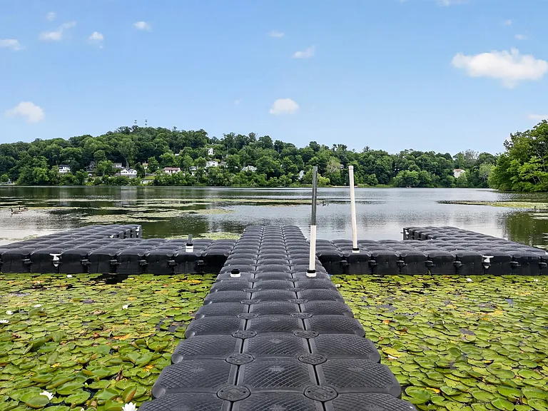 Enjoy scenic lake views and serene surroundings at Eagle Rock Apartments at Mohegan Lake. Our picturesque setting is perfect for relaxation and outdoor activities. Take the next step toward your ideal living space today!