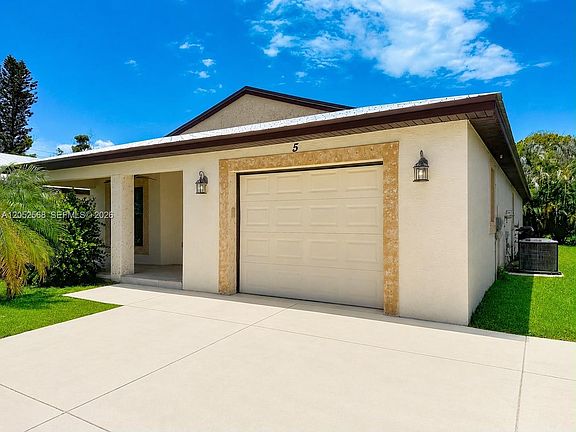 2nd image of 5 SE Flamenco Way