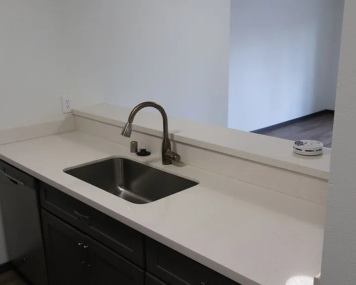 6040 Cali - Spacious 1 & 2 Units | Washer/Dryer | Private Balcony | Lots on Natural Light — Photo 39