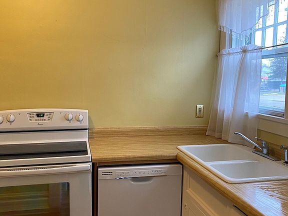 5th image of 933 N Capitol Ave