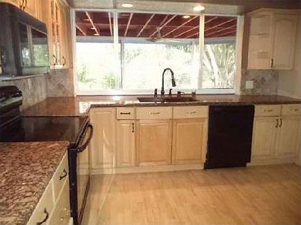 4th image of 1240 NW 1st Ave