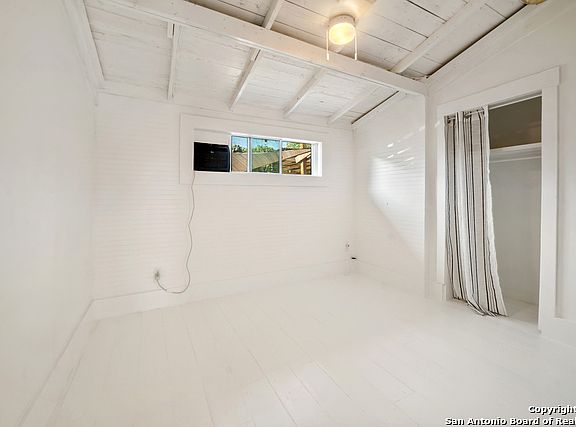 5th image of 333 Frio City Rd #1