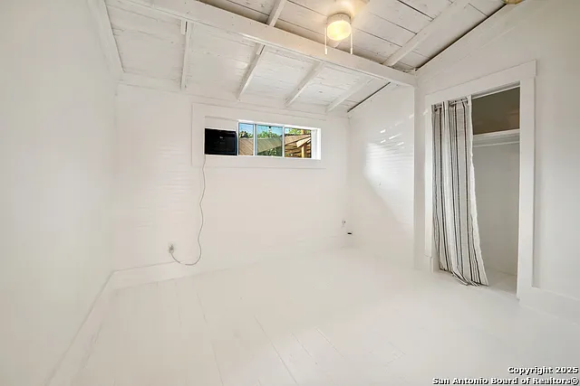 333 Frio City Rd #1 — Photo 5
