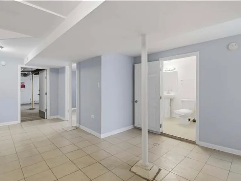 7700 S Saint Lawrence Ave #1 — Photo 8
