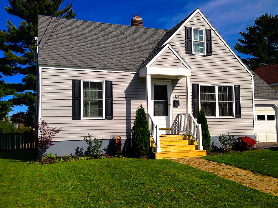 Adorable 3-bedroom cape.