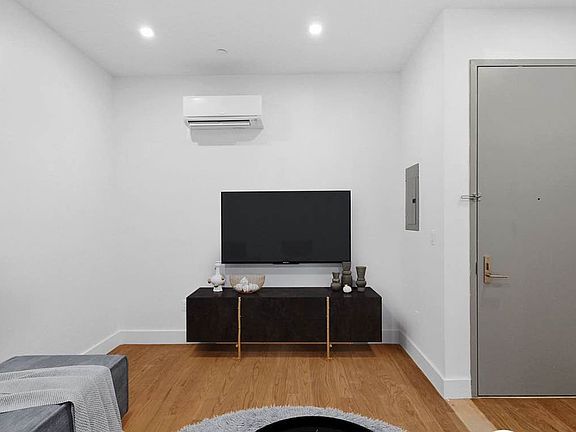 3rd image of 1495 Dekalb Ave #1F