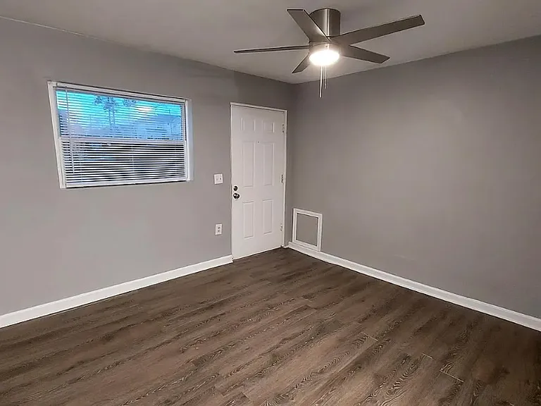 574 Cooper St SW #6 — Photo 3