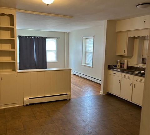 3rd image of 316 E Main St APT A