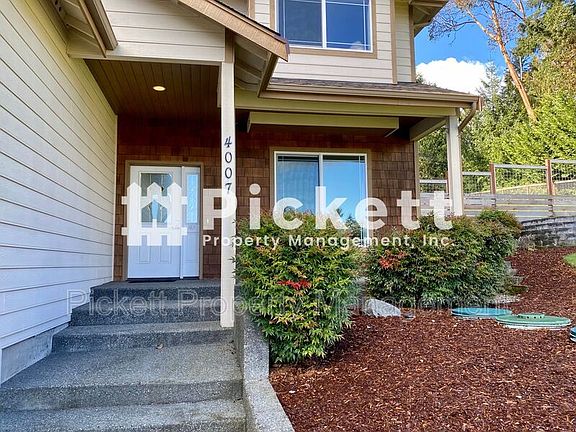 3rd image of 4007 NE Luxury Ln