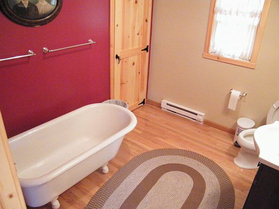 4th image of 220 Holiday Hills Dr