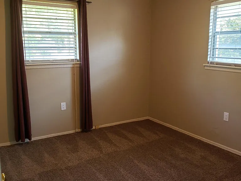 652 Lotus Ave — Photo 8